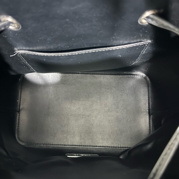 Michael - Michael Kors Black Bucket hand Bag with little dog charm - Picture 10 of 11